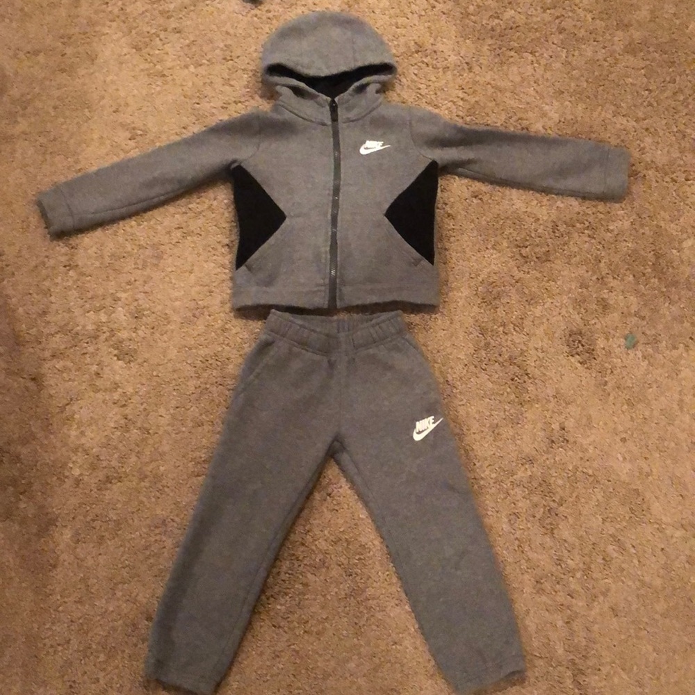 Kids Nike sweat suit